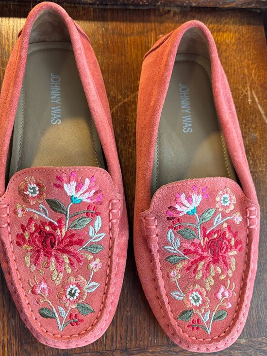 Johnny Was Shoes - Johnny Was Shoes Womens Size 7.5 Coral Suede Floral Embroidered Moccasin Flats